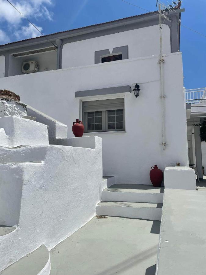 Traditional Seamanshouse Kochilos Rogon Exterior photo
