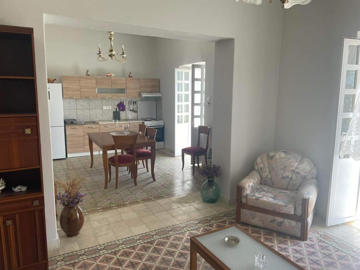Traditional Seamanshouse Kochilos Rogon Exterior photo